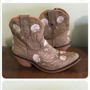 Sundance boots 7.5